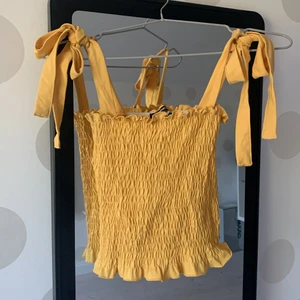 Fin topp från gina tricot - Fin topp från gina i storlek s i bra skick!