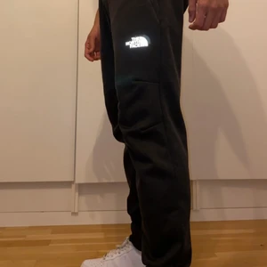 The North Face Svarta Reflective Byxor  - Storlek: M