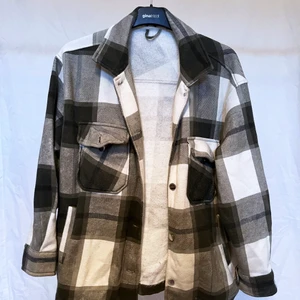 Rutig jacka - Jacka från boohoo storlek S 