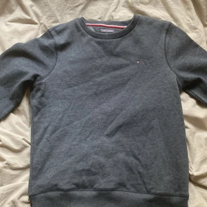 Tommy Hilfiger sweatshirt strl 164 - Aldrig använd, perfekt skick