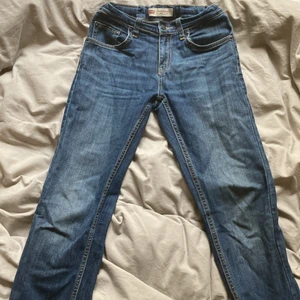 Levis 511 strl 14 (ålder) - Bra skick, använda 2-3 månader