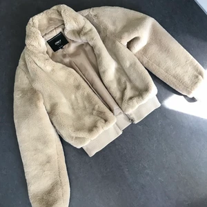 Jacka  - Jacka från only använd några gånger, är i bra skick. 