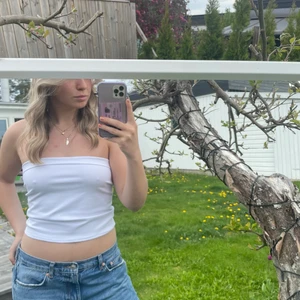 Offshoulderlinne - OffshoulderLinne som jag syr på beställning, stilrent, snyggt men framförallt INTE genomskinligt!! I bra, hållbart material där DU kan välja storlek samt ifall du har åsikter på linnets längd, möjligt med andra färger om så önskas! Säljer även bla linnebyxor på min Plick! Bara att höra av sig vid frågor, puss💞