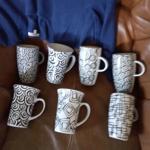 Kaffemuggar mönstrade , 7 stycken . - Nyskick ,kaffemuggar mönstrade 7 stycken .Inget slitage finnes .hämtas i Skene alt skickas o köpare betalar frakten o Swishbetalning tillämpas .