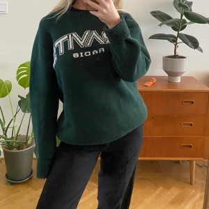 Sweatshirt  - !FRAKT INKLUDERAT!  Sweatshirt från weekday i en jättefin grön färg! Superskön till hösten 🍂 från herravdelningen men passar alla! 