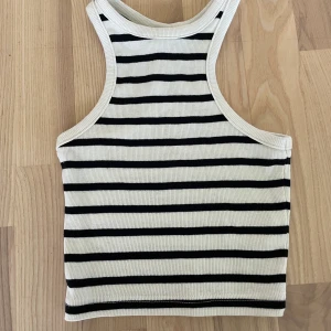 Randigt linne - Supergulligt randigt linne från h&m, köparen står för frakten på 49kr 