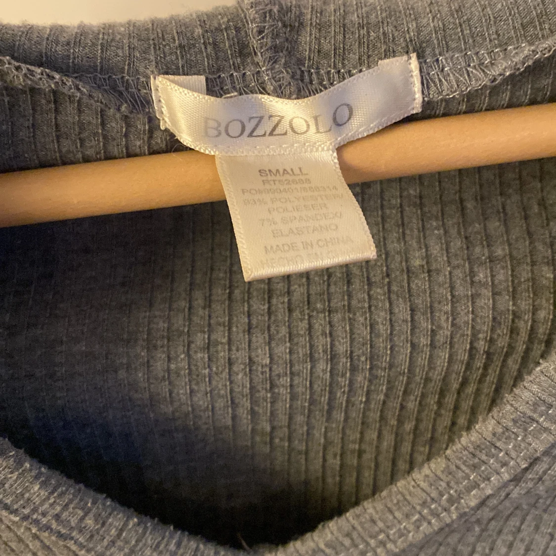 Mörk grå topp med hoodie - 91