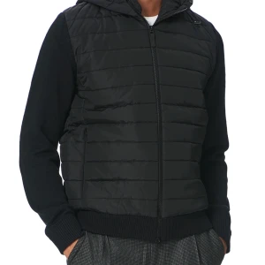 J Lindeberg cardigan  - Jackan köptes för ett år sen för 2800kr använd sparsamt Pris ej hugget i sten