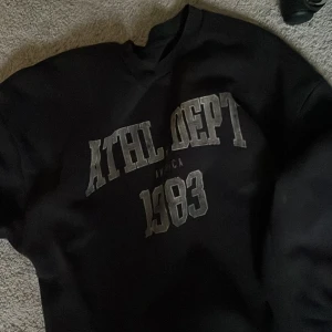 Sweatshirt  - Sweatshirts från Ginatricot, helt ny 