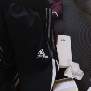 Adidas - Nya medium 