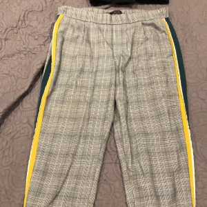 Byxor från Zara storlek s - Byxor från zara storlek S 
