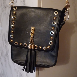 Festväska - Festlig väska med liten tofs