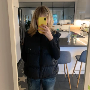 Väst - Väst i fint skick! Oversized på mig som bär S