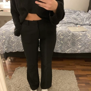 Kostymbyxor - Ett par supersköna och fina kostymbyxor från bikbok🥰🥰✌🏻