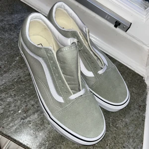 Helt nya vans sage  - Helt oanvända i storlek 39, pris kan diskuteras vid snabb affär