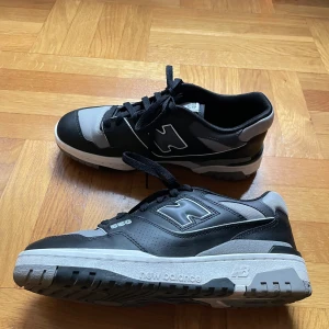 New balance 550 - Använda 3 gånger storlek 40,5 Liten i storleken då jag vanligtvis har 39