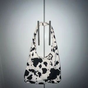 Tygväska  - Tygväska från monki, som ny