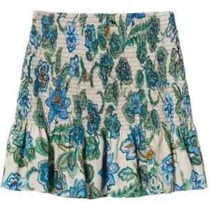 En jätte fin kjol ifrån mango men kan även användes som ett gullig topp, inköpt för 399kr I butik ❤️ storlek Small-Medium 🫶🏼 Har knappt använt 🤜🏼  