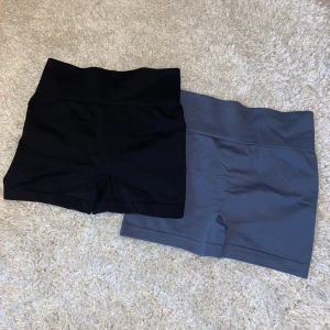 scrunch shorts - säljer dessa två jättesköna och fina träningsshorts med schrunch i bak som framhäver rumpan. säljer båda tillsammans för 100kr. aldrig använda och kommer tyvärr aldrig till användning. vid snabb affär kan pris alltid diskuteras:) 