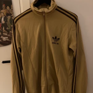 adidaströja - köpt secodn hand, skriv för fler bilder eller frågor