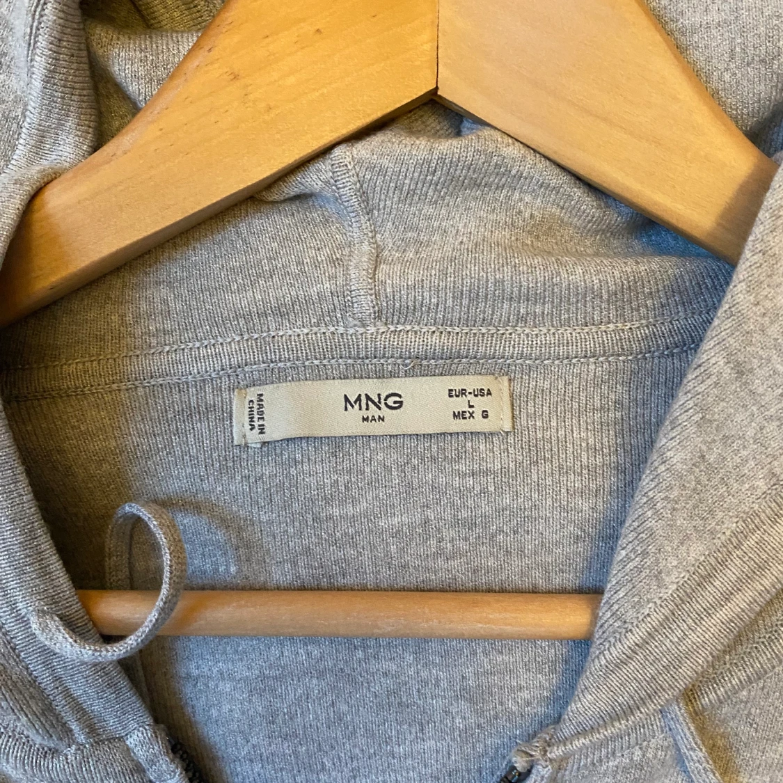 Mango tröja med dragkedja storlek L - 90