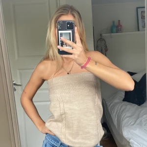 Kjol/Topp - Två stickade kjolar från Gina som nästan är snyggare som topp. En beige och en brun 100kr /styck. 