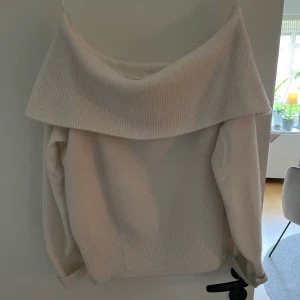 Hm tröja - FRAKT INGÅR säljer denna i xs, helt ny och slutsåld. 