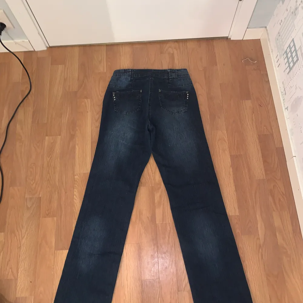 Ett par fina jeans i storlek 44! . Jeans & Byxor.