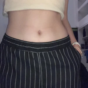 pinstripe byxor - ett par pinstripe byxor ifrån junkyard