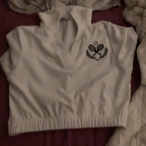 Denna med - Denna tröja lite gammalt material men sitter perfekt på.