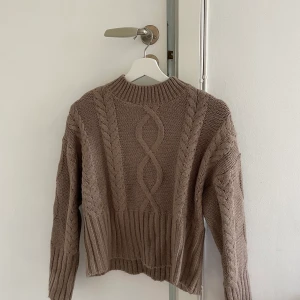 Stickad tröja  - Stickad tröja från NA-KD, strl. S