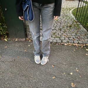 Jeans - Ett par svin snygga jeans från zara i strl 36 som jag tycker super mycket. De är i fint skick❤️‍🔥