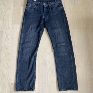 501 levis jeans - Knappt använda nypris 1,3k  Cond 10/10