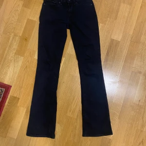Levis lowrise bootcut  - Sjukt snygga Levis jeans!