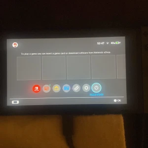 Nintendo Switch - Nästan helt nytt, knappt använt bara 3-4ggr  Laddare och skal ingår! 