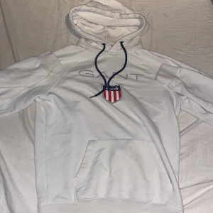 Gant - Vanlig vit gravt hoodie.