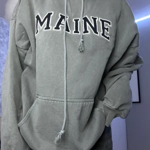 Oversized hoodie  - Säljer även denna gråa vintage oversized hoodien från brandy melville perfekt nu till hösten.Köparen står för frakten! 
