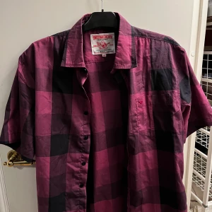 True religion skjorta - Kortärmad skjorta storlek XXL passar även L