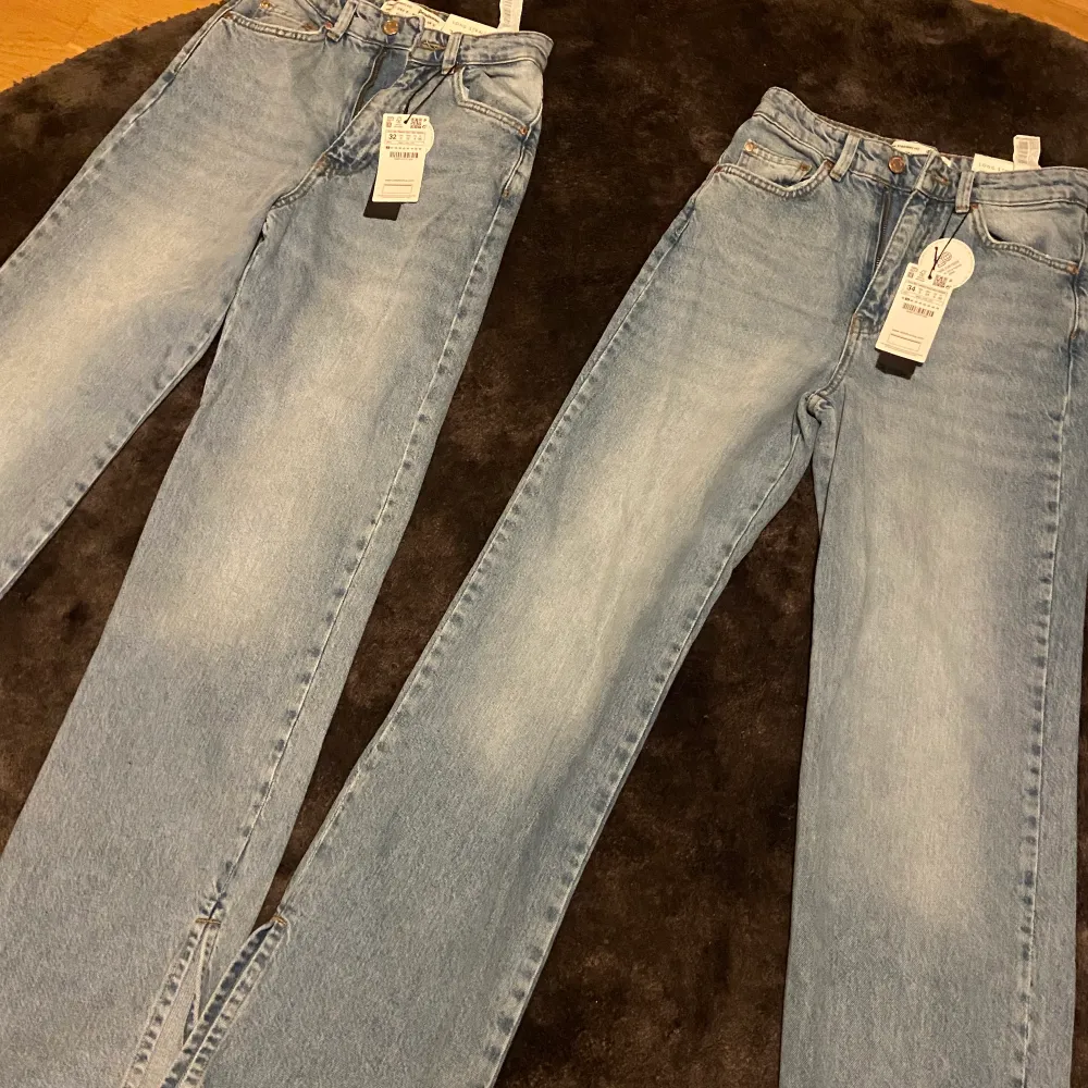 Jeans från asos. de är samma modell men ena är storlek 32 och andra 34. De är långa i modellen. Båda för 400kr  eller ett par 250kr. Prislapapr är kvar! . Jeans & Byxor.