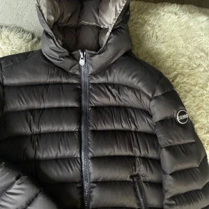 Colmar jacka  - Mörkbrun colmar jacka. Storlek 46 (italiensk) men liten i storleken så skulle säga s/m. Väldigt bra skick🤍 