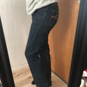 Jeans  - Lågmidjade jeans || Storlek 40/42. 