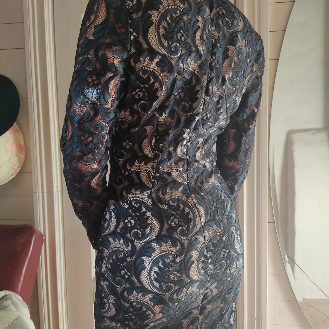 Svart spetsklänning - 90