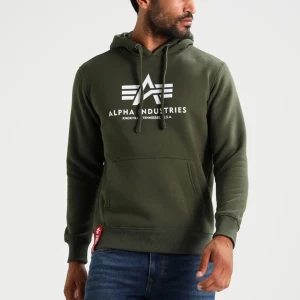alpha industries hoodie  - hej! säljer min gröna alpha hoodie i storlek M. Trycket är lite sprucket men annars super fin. Köpt på killavdelningen på pondus men passar mej som brukar ha M på ”tjej hoodies”.  
