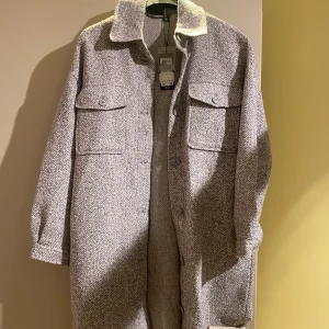 Skjortjacka  - Skjortajacka från Vero Moda  Storlek M Helt ny prislappen fortfarande på 