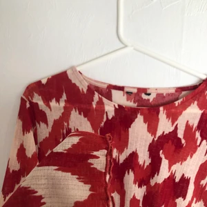 Topp - Snygg tröja som jag köpt second hand men som jag inte använder lika mycket längre. Skriv för bilder på!🥰🌼