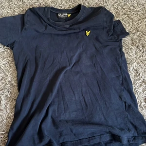 Lyle&Scott  - Säljer en Lyle&Scott tröja som kommer aldrig till en användning pga för liten. Passar till 10-11 åringar. Tröjan har inga skador eller några problem. Tröjan är i helt enkelt bra skick. Ny pris 200kr-250kr säljer för 100-150kr. Kontakta för eventuella frågor eller om du är intresserad! 💞