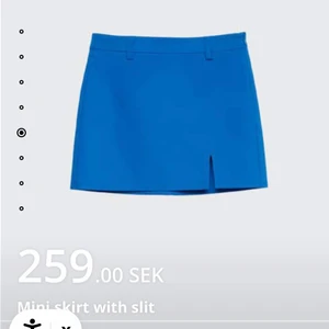 Low waist kjol - Säljer denna oanvända jättesnygga kjolen (med tags kvar). Storlek 38, men är liten i storleken och är som en storlek 36