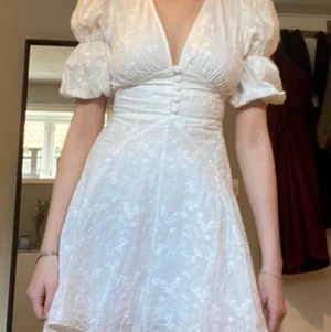 Adoore klänning - .Den är storlek 34. Pris kan diskuteras 