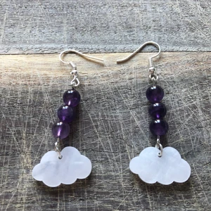 Örhängen med ametist  - Handgjorda örhängen med äkta ametist 💜 betalning via swish 🤍