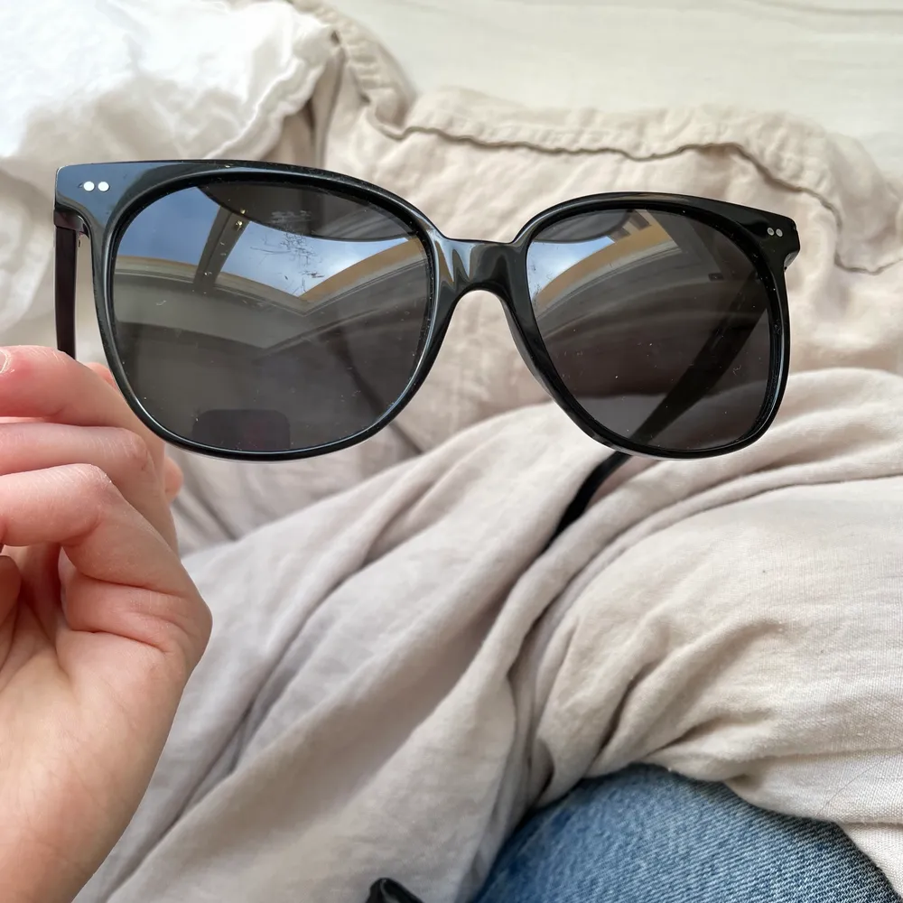 Celine glasögon köpta för ca 2 år sedan på Optica i Helsingborg, tyvärr inget kvitto men köpte för ca 2900, säljer för 1000 eller bra bud. Lite skrap på ena glaset men inget man ser när man har dom på sig! . Accessoarer.